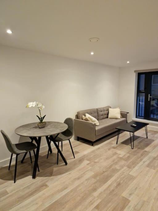 Modern-New Build Apartment In Birmingam Exterior foto