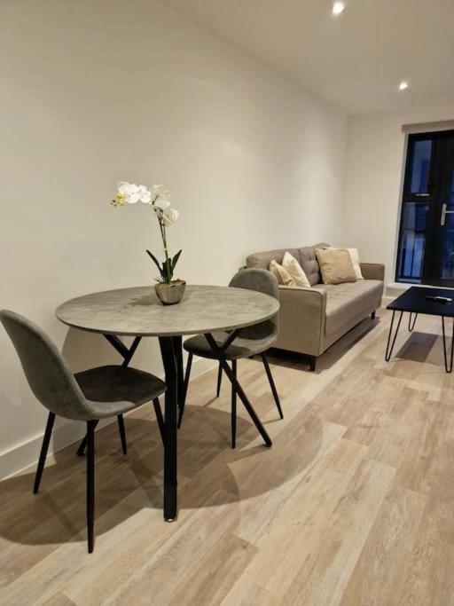 Modern-New Build Apartment In Birmingam Exterior foto
